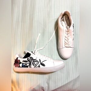 NWT Zara embroidered sneakers
